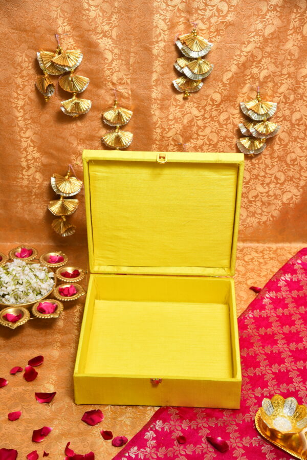 Gifting Box (Shree Nath ji theme) (Yellow) - Image 2